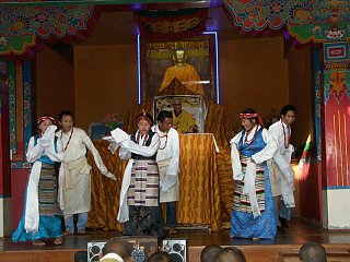 Tibetische Aufführung - ein Hochgenuss.
