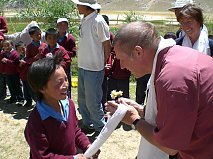 Reiseleiter Bernd Balaschus bei seinem Schulprojekt in Zanskar