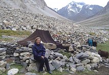Reiseleiterin Karin Klinger am Gamboradschon
