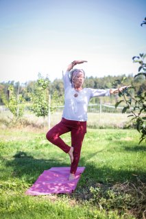 NEUE WEGE Yogalehrerin Birgid Rau