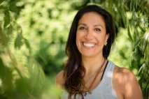 NEUE WEGE Yogalehrerin Shabnam Faltenbacher