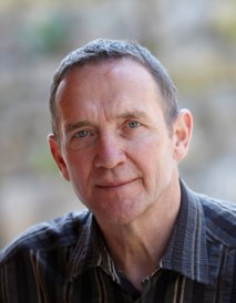 NEUE WEGE Yogalehrer Karl Semelka