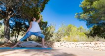Gaby Kammler beim Yoga üben