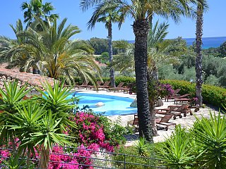 Vom Pool aus haben Sie einen wunderschönen Blick auf das Meer