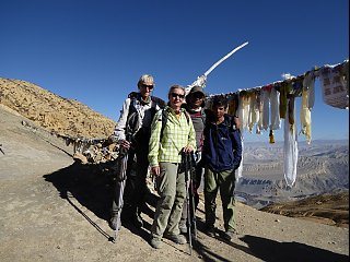 Gruppenfoto der Trekkingtruppe in Mustang, Nepal