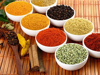Ayurvedische Gewürze in ihrer Viefalt