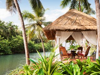 Das Taj Bekal liegt inmitten der Backwaters und nur 200 Meter von Kappil Beach entfernt 