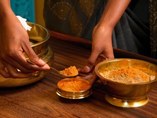 Kommen Sie bei einer NEUE WEGE Reise in den Genuss von ayurvedischen Gewürzen