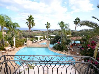 Eine schöne Aussicht über den Pool und die Gartenanlage haben Sie von den Superior Zimmern aus