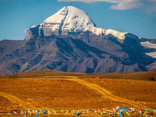 Buddhisten und Hindus verehren den Mount Kailash -Tibets heiligen Berg