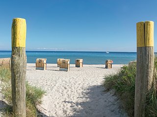 Der lange weiße Sandstrand lädt während Ihrer Yoga Reise zu Erholung und Strandspaziergängen ein