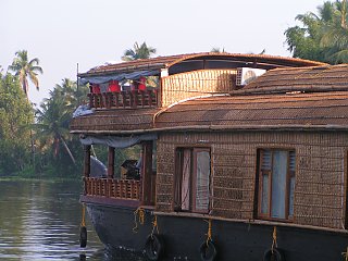 Lernen Sie in einem Hausboot die Backwaters von Kerala kennen