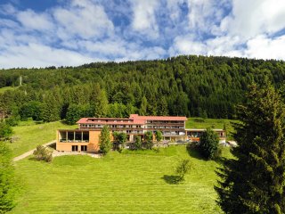 Familie Meyer begrüßt Sie ganz herzlich im Bio-Berghotel Ifenblick