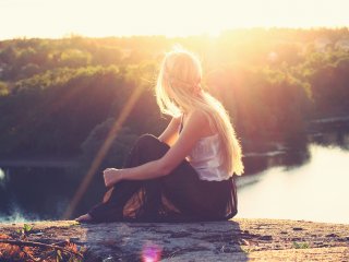 Frau in der Sonne