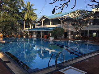 Das Oasis Ayurveda Resort bietet einen großen Pool zum schwimmen und entspannen
