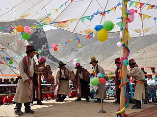 Tanzdarbietung auf dem Sommerfest in Reru
