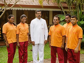 Bei dem kompetenten und liebevollen Ayurveda Team rund um Dr. Upul sind Sie in besten Händen