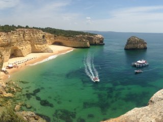 Die Steilküste der Algarve lädt zu abwechslungsreichen Wanderungen ein