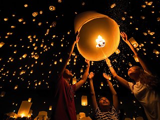 Stimmungsvolles Lichterfest in Thailand
