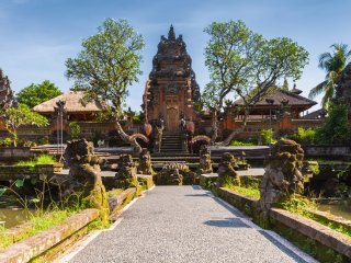 Der Pura Saraswati Tempel in Ubud