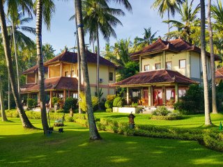 Die idyllische Anlage verfügt über individuell gestaltete, liebevoll und einfach eingerichtete Bungalows