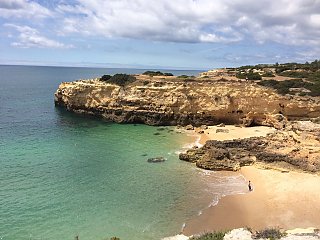 Einen wunderbaren Blick über die Steilküste an der Algarve bietet die Umgebung des Suites Alba Resort und Spa