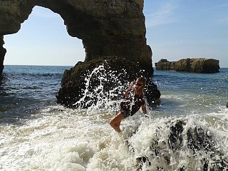 Die Energie des Meeres trifft auf die Schönheit der Küste in der Algarve