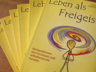Das Buch beantwortet die Frage, wie wir gute Energien halten und uns auch im Alltagsgeschehen selbst treu bleiben können.