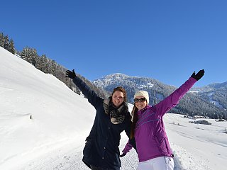 Der Schnee bereitet unseren Kolleginnen sichtlich viel Spaß