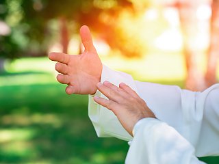 Die fließenden Übungen im Tai Chi und Qi Gong helfen Ihnen, sich leichter zu fühlen und abzuschalten