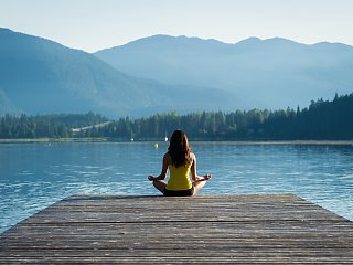 Yoga und Meditation an den schönsten Orten der Welt auf Reisen üben