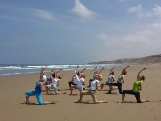 Während Ihrer Reise erleben Sie wohltuende Yoga Einheiten am Meer
