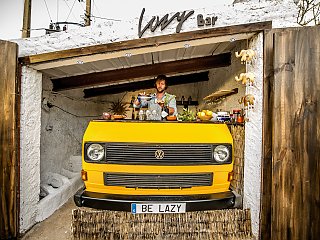 Perfekt für einen Sundowner- die Bully Bar der Lazy Finca!