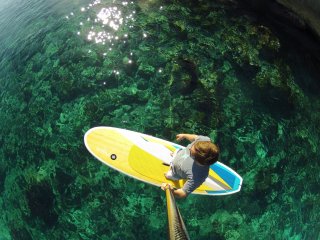Entdecken Sie im Urlaub neue Perspektiven beim SUP auf dem Surfbrett