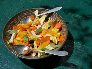 So frisch, gesund und leicht schmeckt der Karotten-Orangen-Salat. Probieren Sie's aus!
