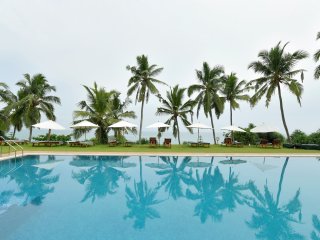 Erfrischen Sie sich bei einem Bad im Pool - sofern Ihr Arzt es erlaubt hat!
