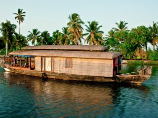 Die Fahrt auf den Backwaters ist ein ganz besonderes Erlebnis