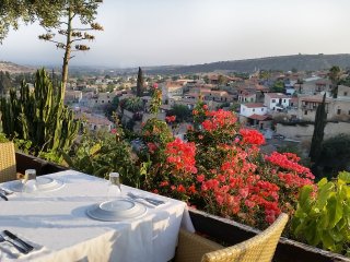 Von der taverne aus bieten sich Ihnen wunderschöne Ausblicke auf das urige Dorf