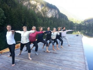 Yoga-Stunde auf dem Piburgersee in Tirol