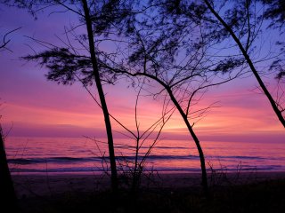 Spektakuläre Sonnenuntergänge über dem Meer beobachten...