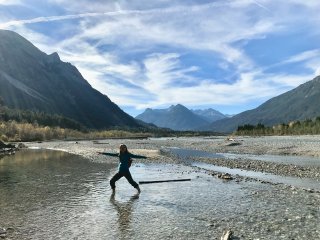 Eine Runde Yoga im Wasser... erfrischend kühl... Flussdurchquerung.