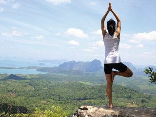 Entspannendes Yoga und aktive Wanderungen verbinden