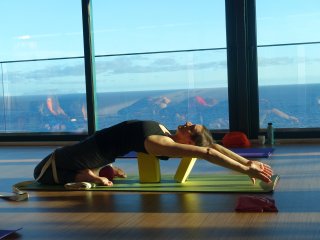 Yoga mit atemberaubenden Blick auf den Atlantik