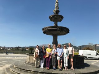 Die Gruppe genießt den Yoga Urlaub im Hotel Feel Viana und die schönen Ausflüge im Norden Portugals mit der Yogalehrerin Adelheid Ohlig