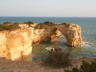 Die Algarve ist bekannt für die beeindruckenden Küsten 