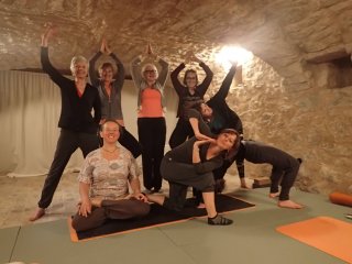 Im Kellergewölbe des Hotel Balatura üben Sie kraftvollen Ashtanga-Yoga