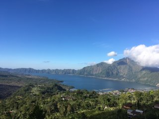 Atemberaubendem Blick auf den Vulkan Batur samt Kratersee