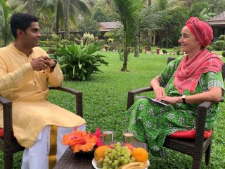 Interview mit Angela Elis und Dr. Vignesh im Sitaram Beach Retreat