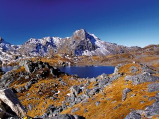 Bergwildnis an den heiligen Seen Gosainkund in Nepal 