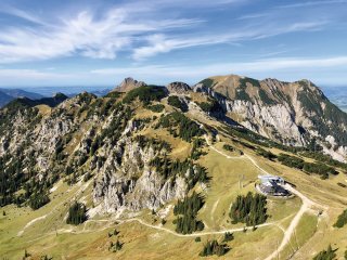 Es erwartet Sie ein traumhaftes Alpenpanorama mit vielen Wanderwegen in direkter Umgebung